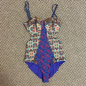 Maaji cut out one piece